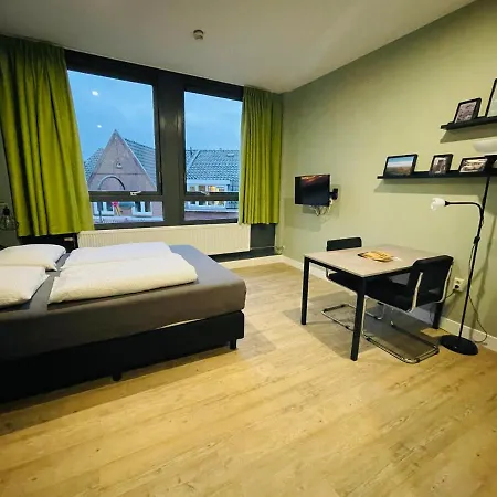 Short 2* فاغينينغين